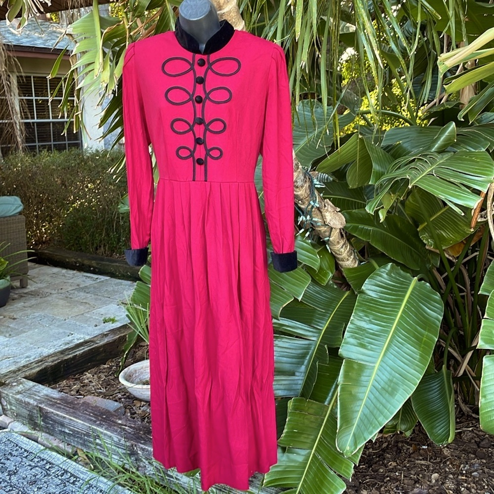 Velvet trim power shoulder, 80s romantic Gothic dress